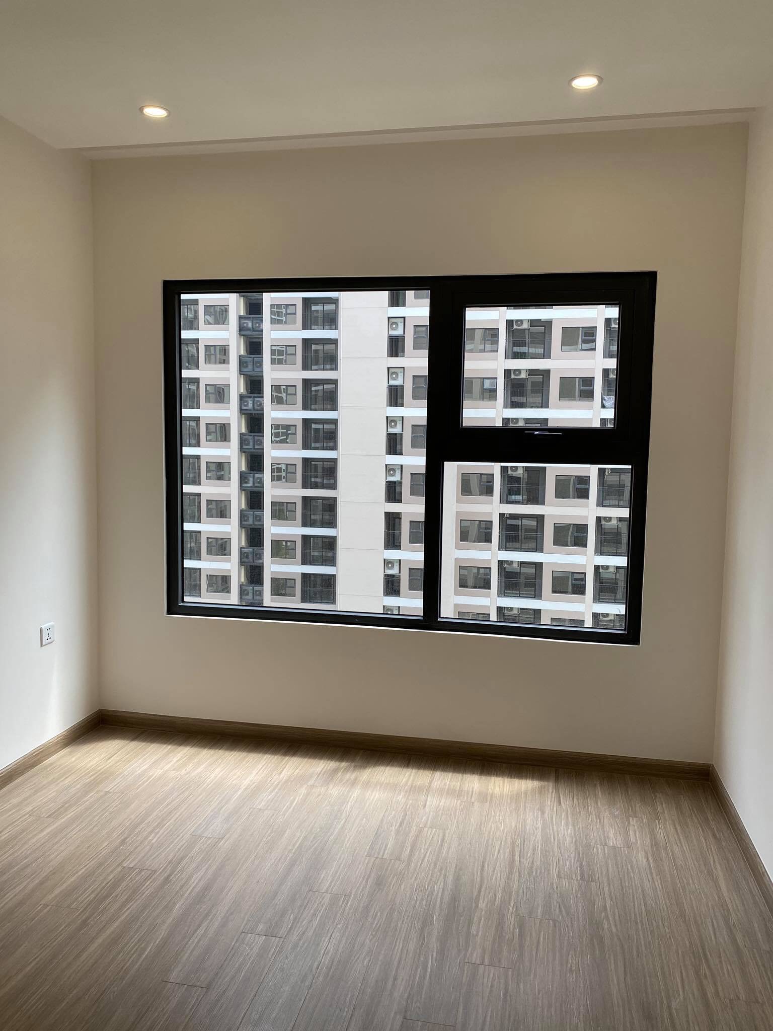 BÁN CẮT LỖ CHUNG CƯ VINHOMES OCEAN PARK TÒA S2.06 GIÁ 1 TỶ 310 4