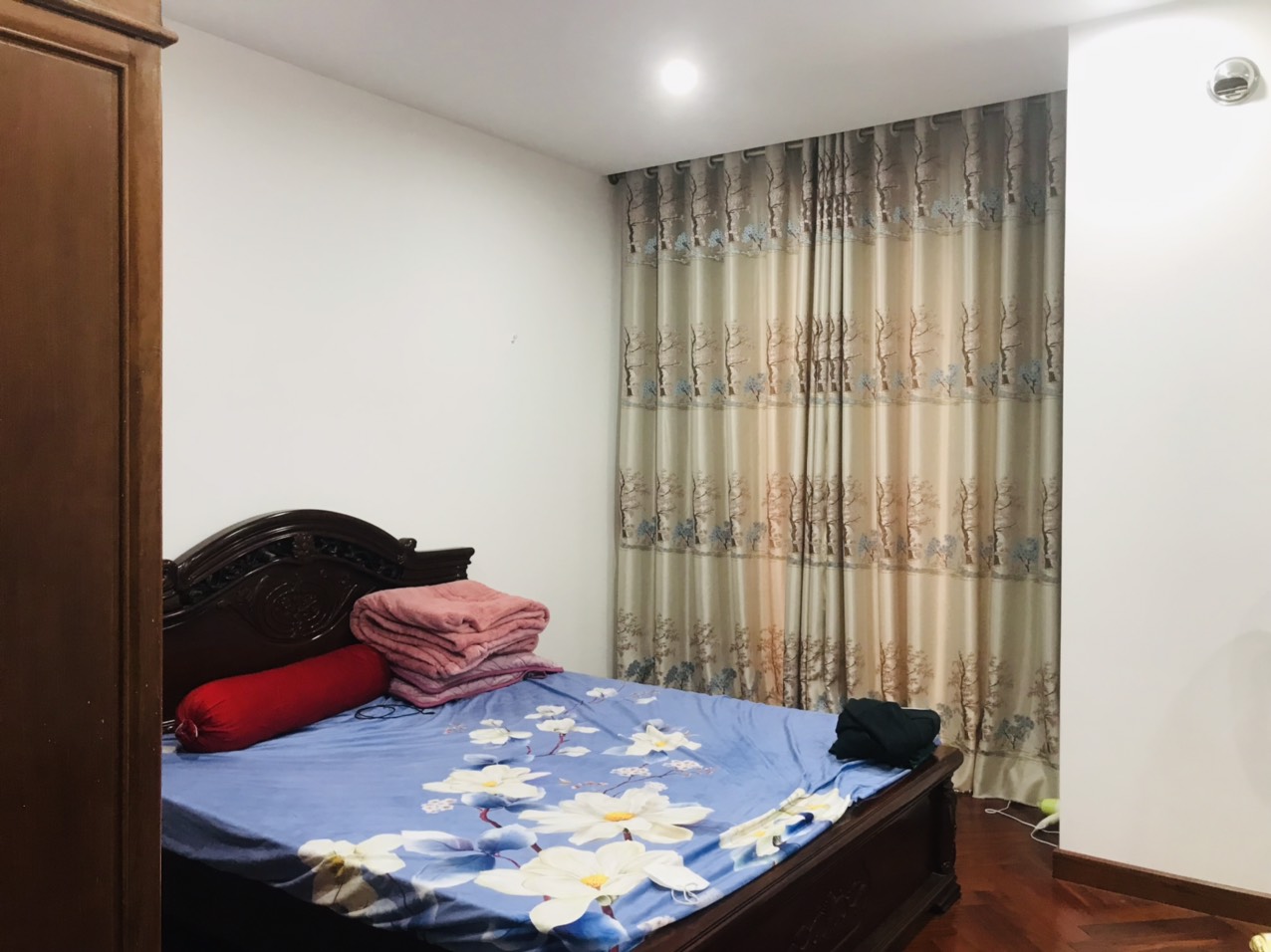 Cho thuê biệt thự song Lập gần hồ hoàn thiện 4 phòng ngủ có thang máy 5