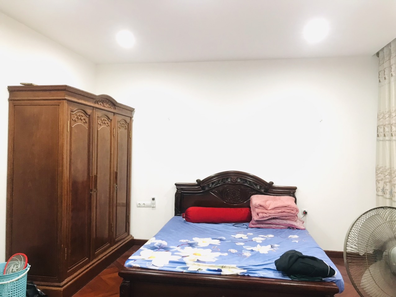 Cho thuê biệt thự song Lập gần hồ hoàn thiện 4 phòng ngủ có thang máy 6