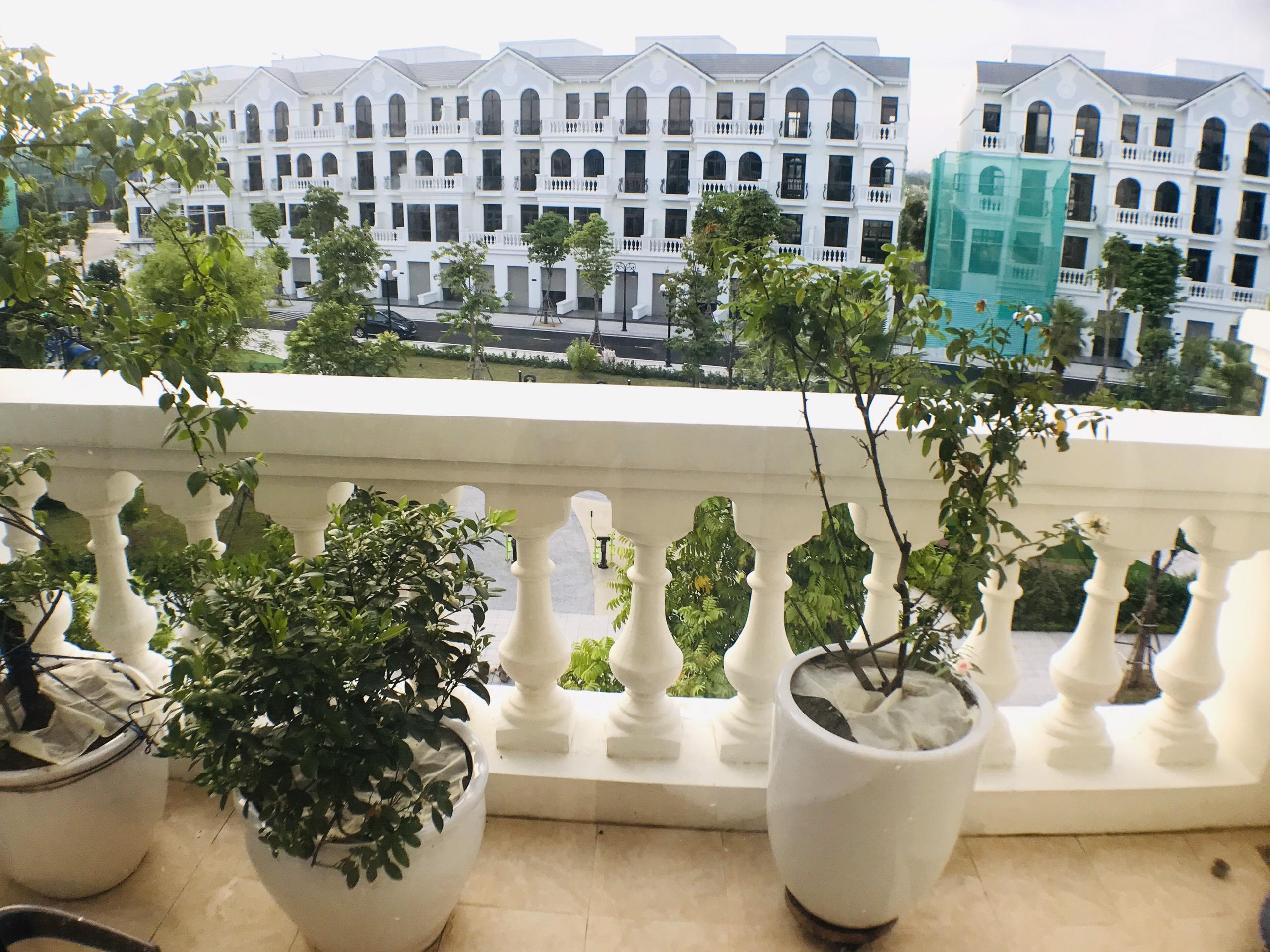 Cho thuê căn biệt thự đủ đồ đạc mới hoàn thiện khu Sao Biển Vinhomes Ocean Park 10