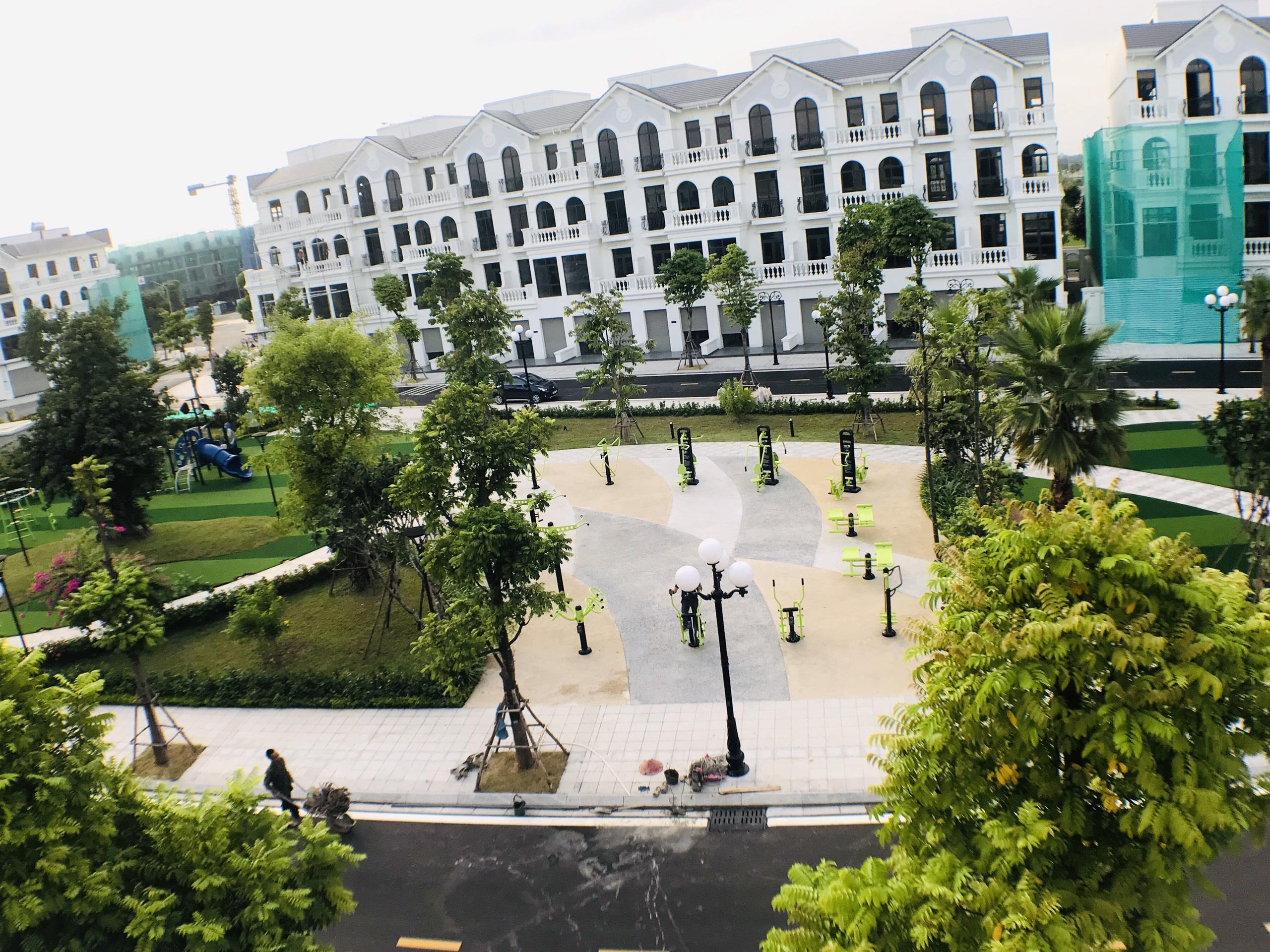 Cho thuê căn biệt thự đủ đồ đạc mới hoàn thiện khu Sao Biển Vinhomes Ocean Park 12