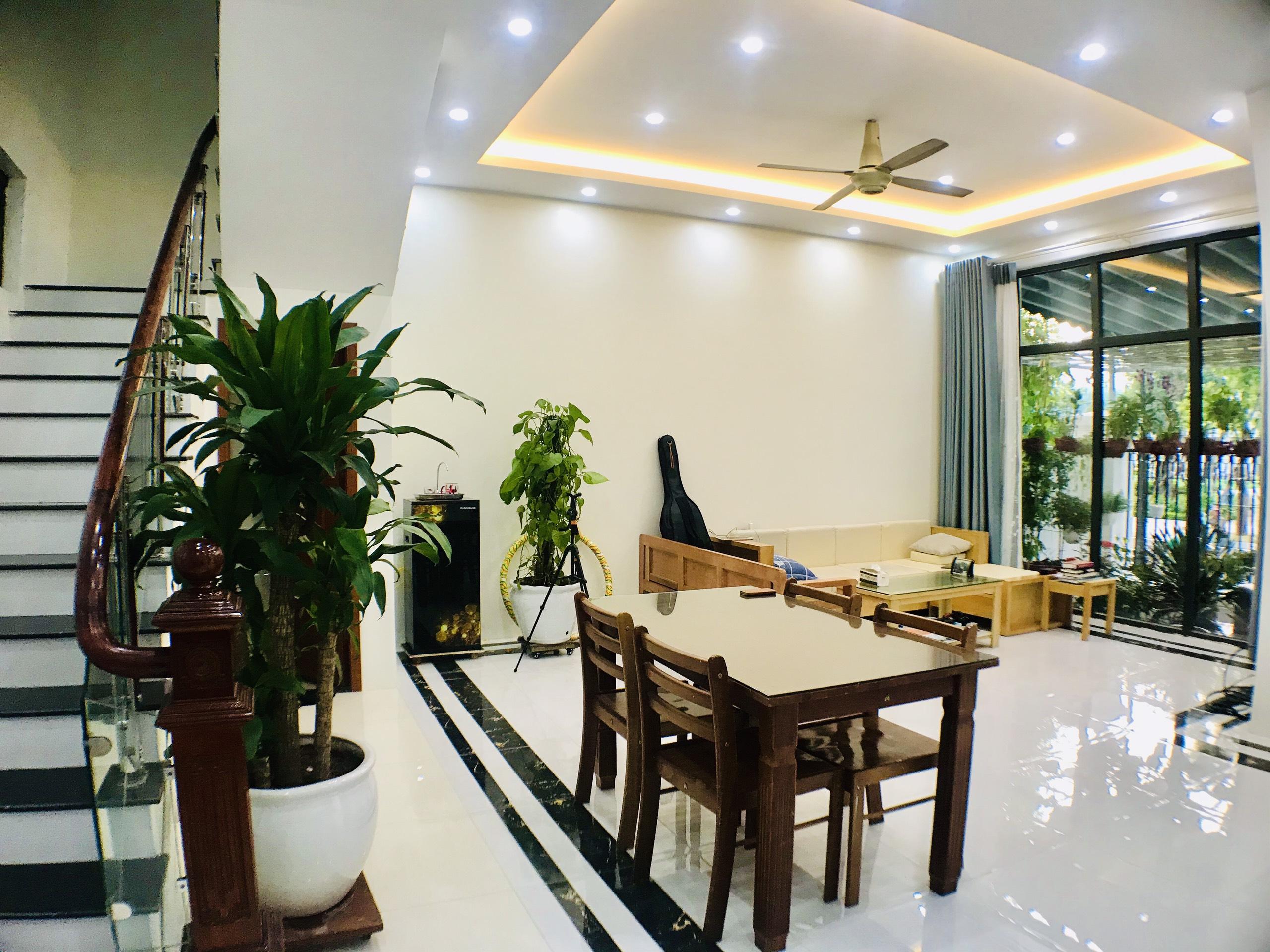 Cho thuê căn biệt thự đủ đồ đạc mới hoàn thiện khu Sao Biển Vinhomes Ocean Park 4