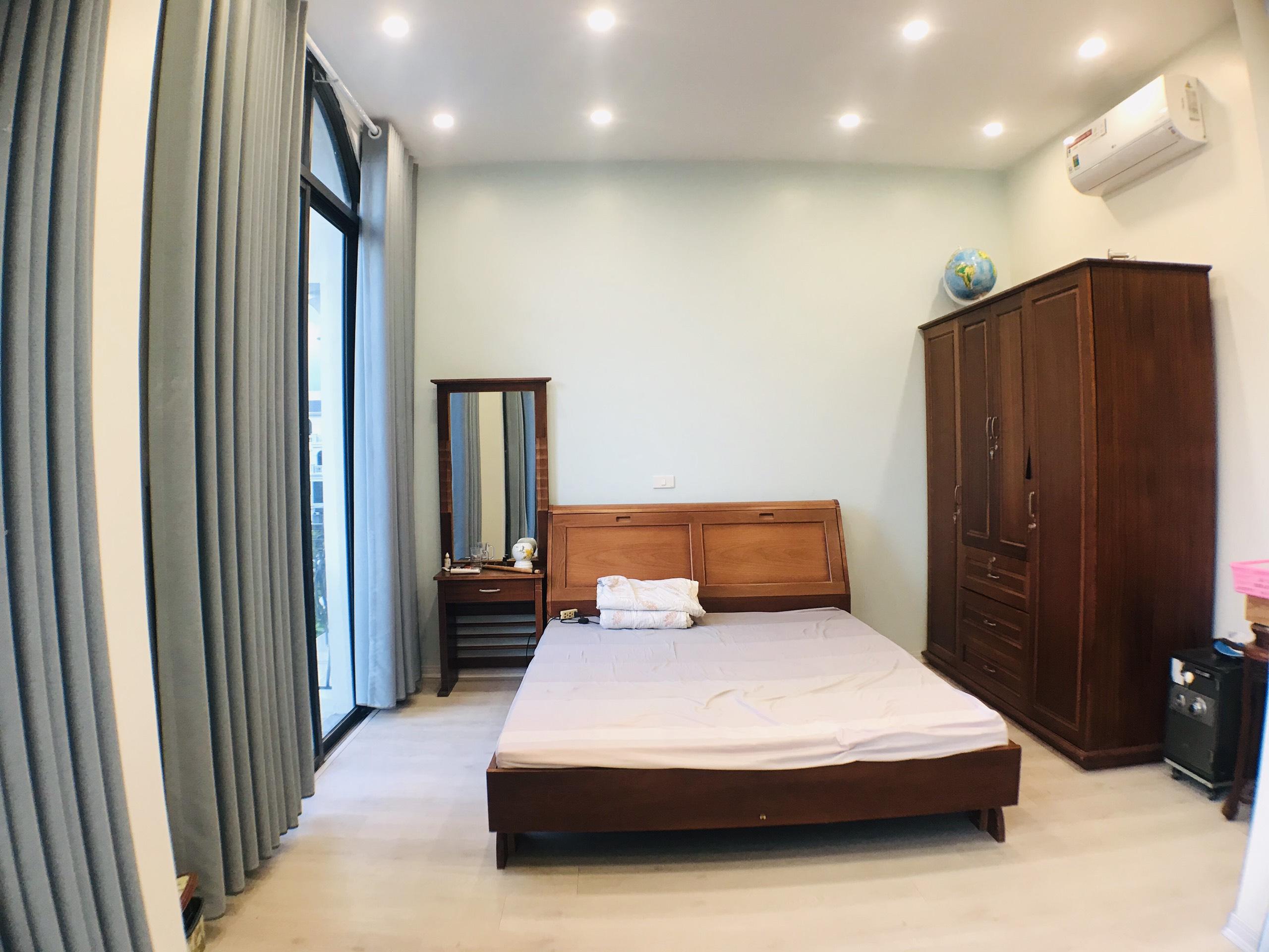 Cho thuê căn biệt thự đủ đồ đạc mới hoàn thiện khu Sao Biển Vinhomes Ocean Park 5