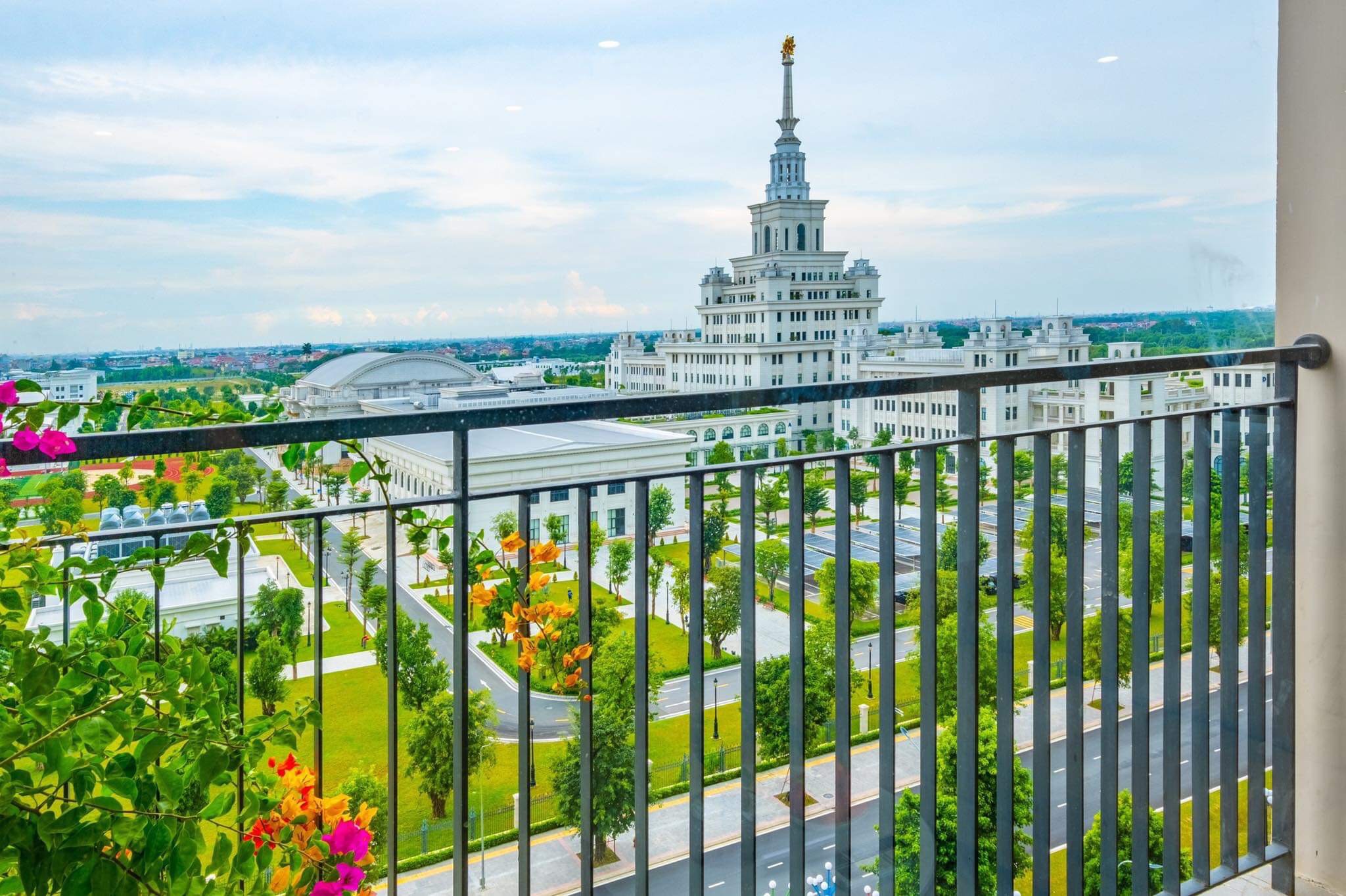 Cho thuê căn hộ 2 ngủ 2 vệ sinh view trực diện đại học Vin Uni hướng đông Nam thoáng mát 8