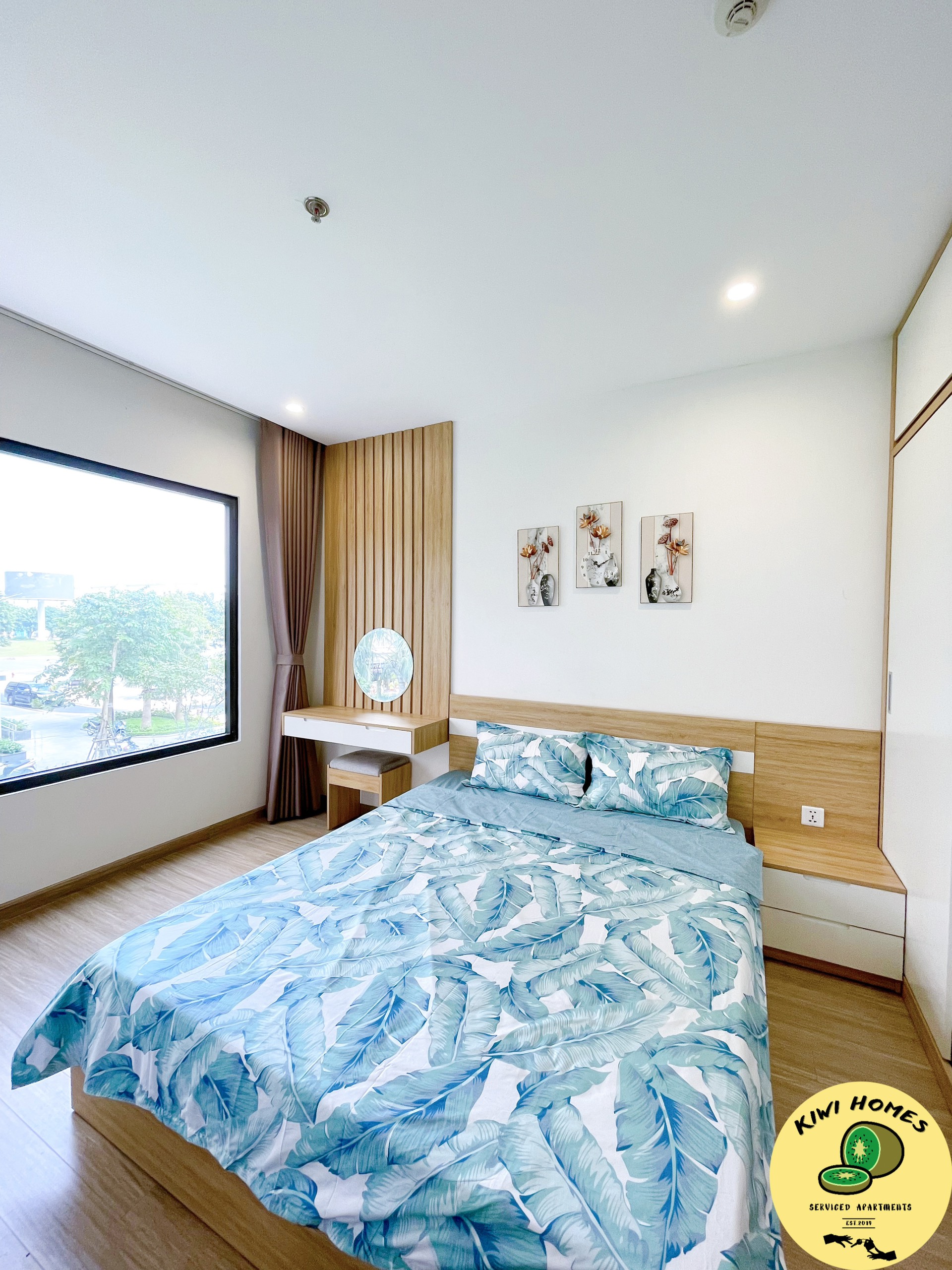 Cho Thuê Căn Hộ 3 ngủ 2 vệ sinh View Bể Bơi Gần Đại Học Vin Uni 7