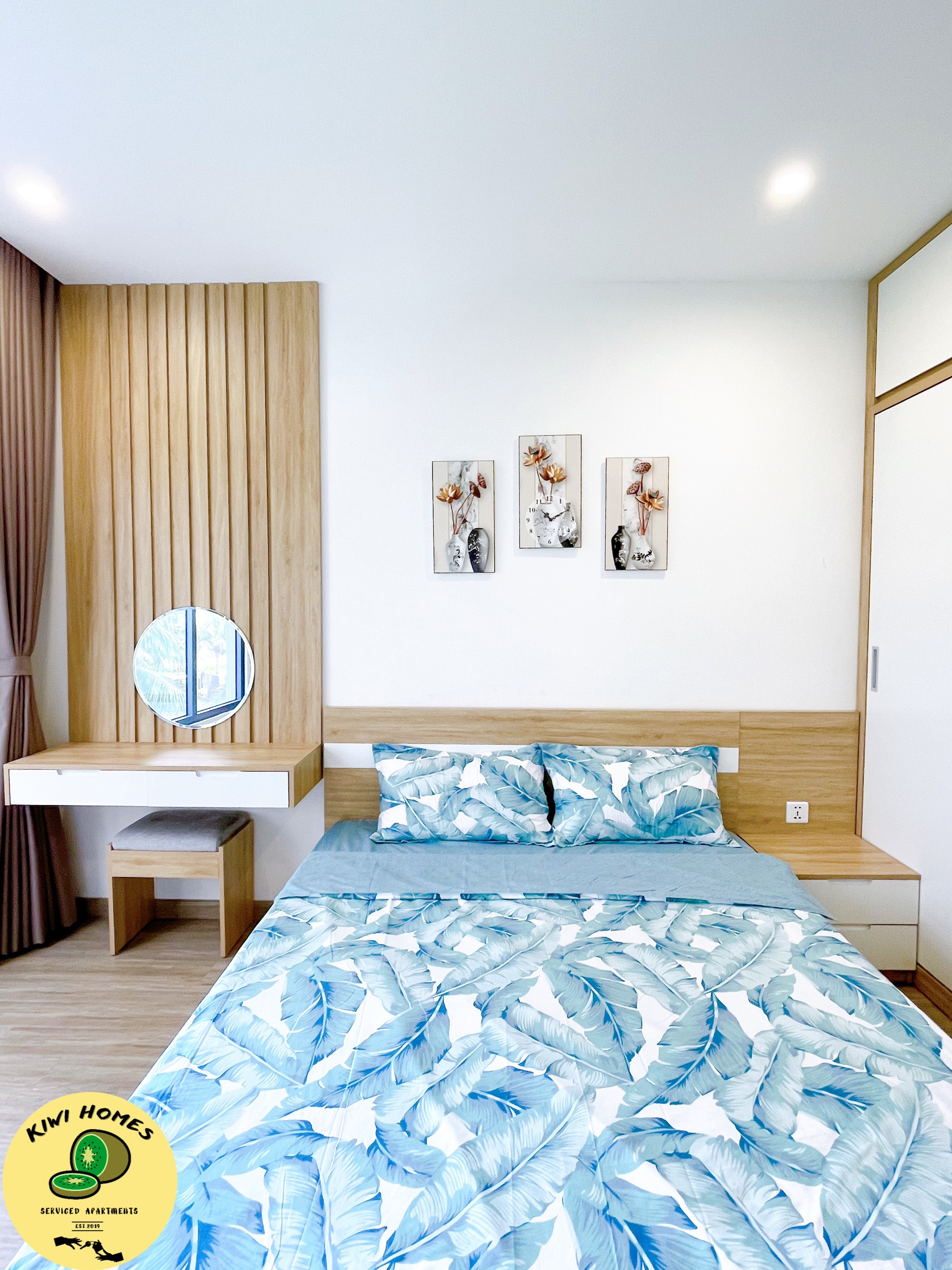 Cho Thuê Căn Hộ 3 ngủ 2 vệ sinh View Bể Bơi Gần Đại Học Vin Uni 9