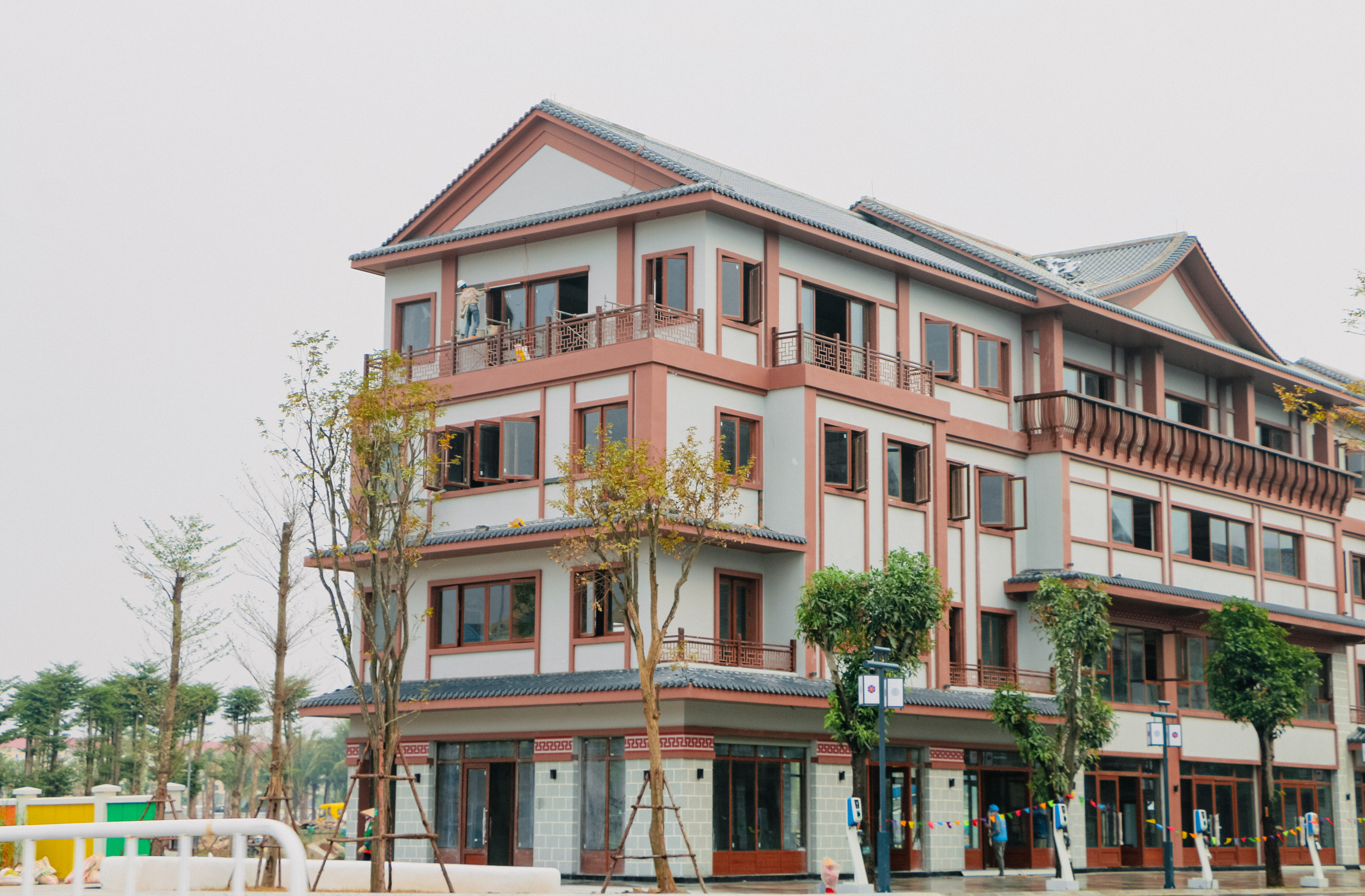 Bán căn góc shophouse liền kề K-Town Mega Grand World hướng Tây Nam, ngay dưới chân cầu Sóng