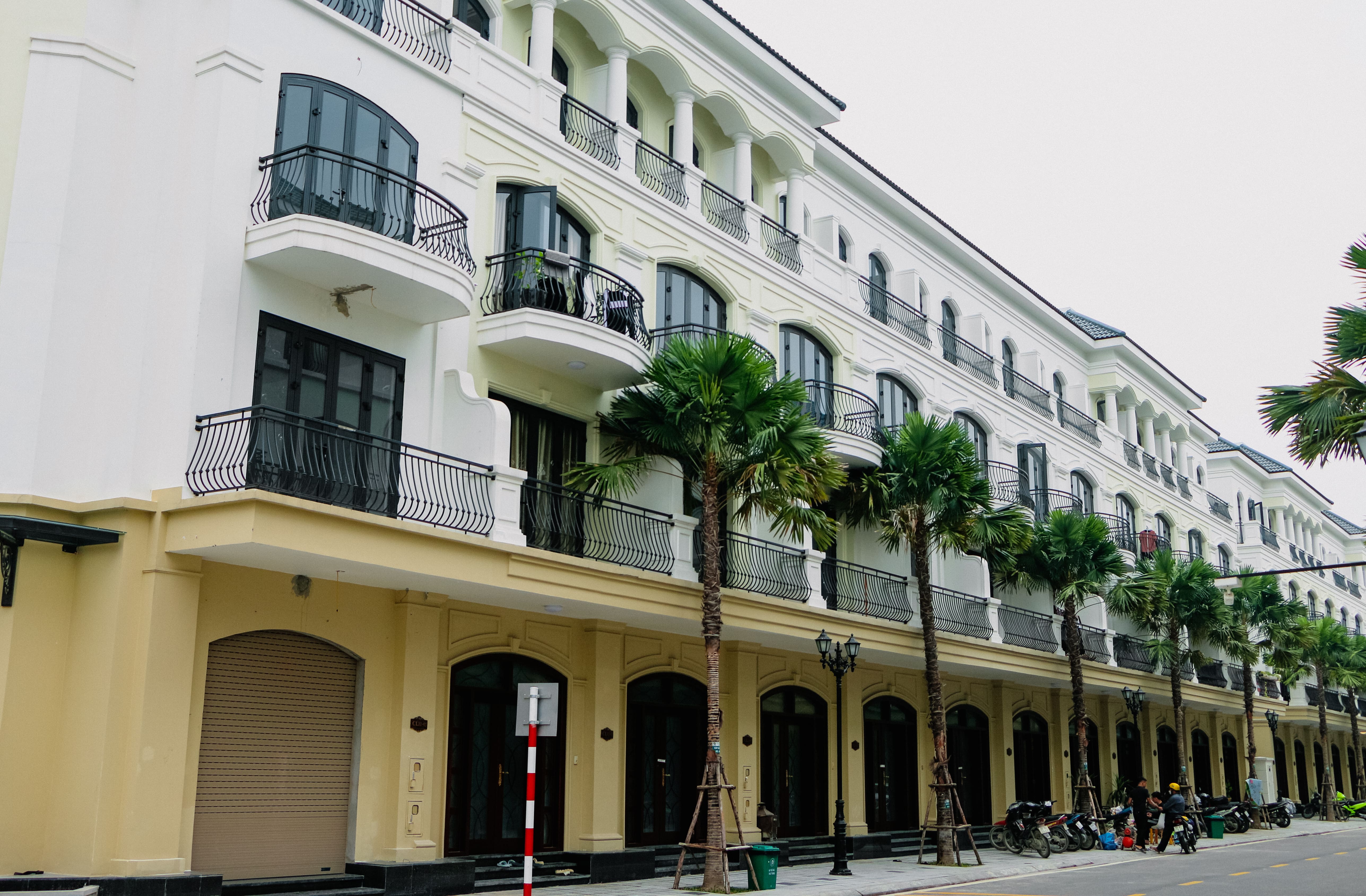 Bán nhà liền kề căn góc view Mega Complex, đường Chà Là 5, 106m2, Vinhomes Ocean Park 2