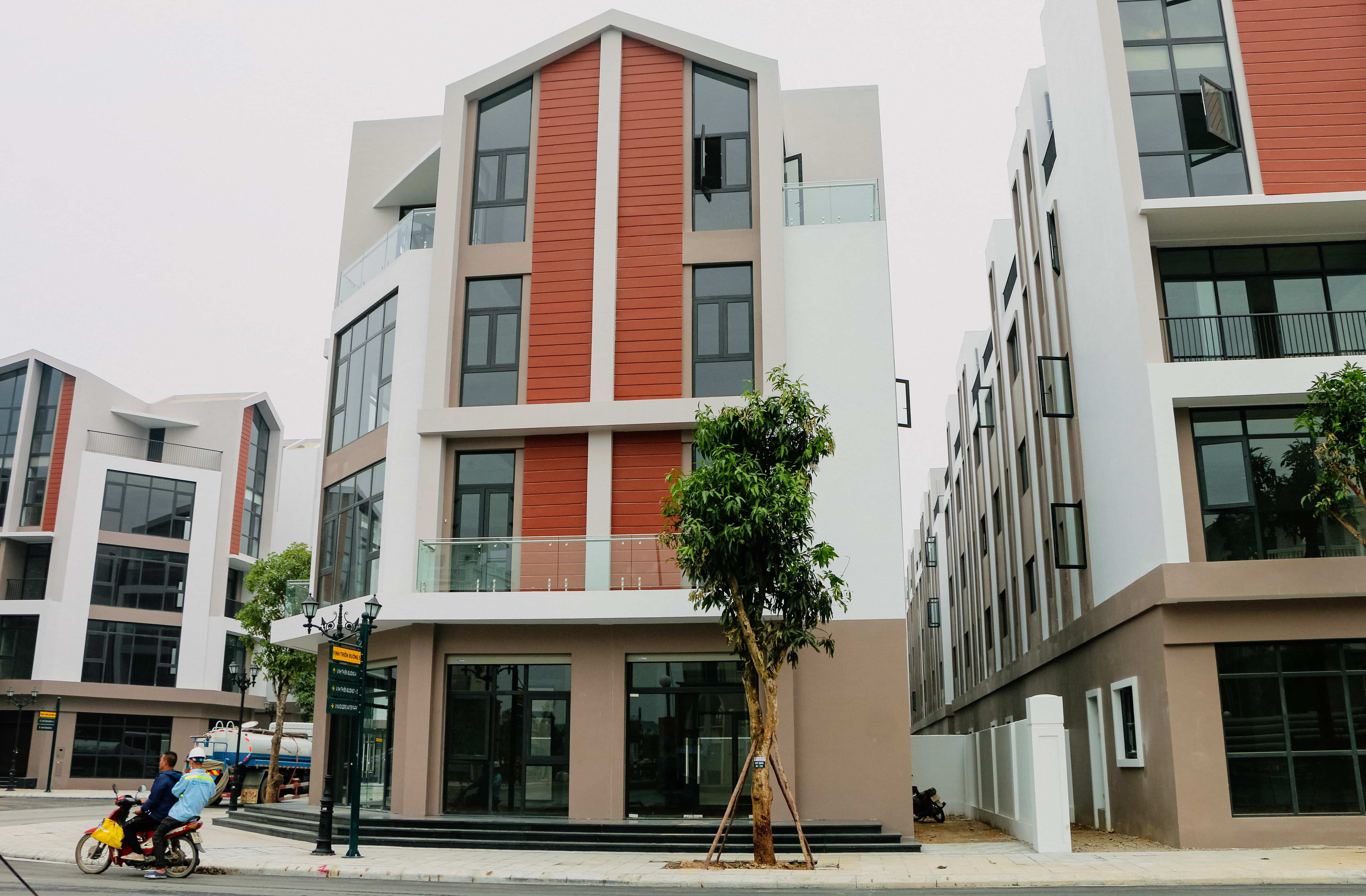 Bán shophouse Vịnh Xanh 5, Đại Lộ Hừng Đông 25m Vinhomes Ocean Park 3 The Crown - DT: 110m2