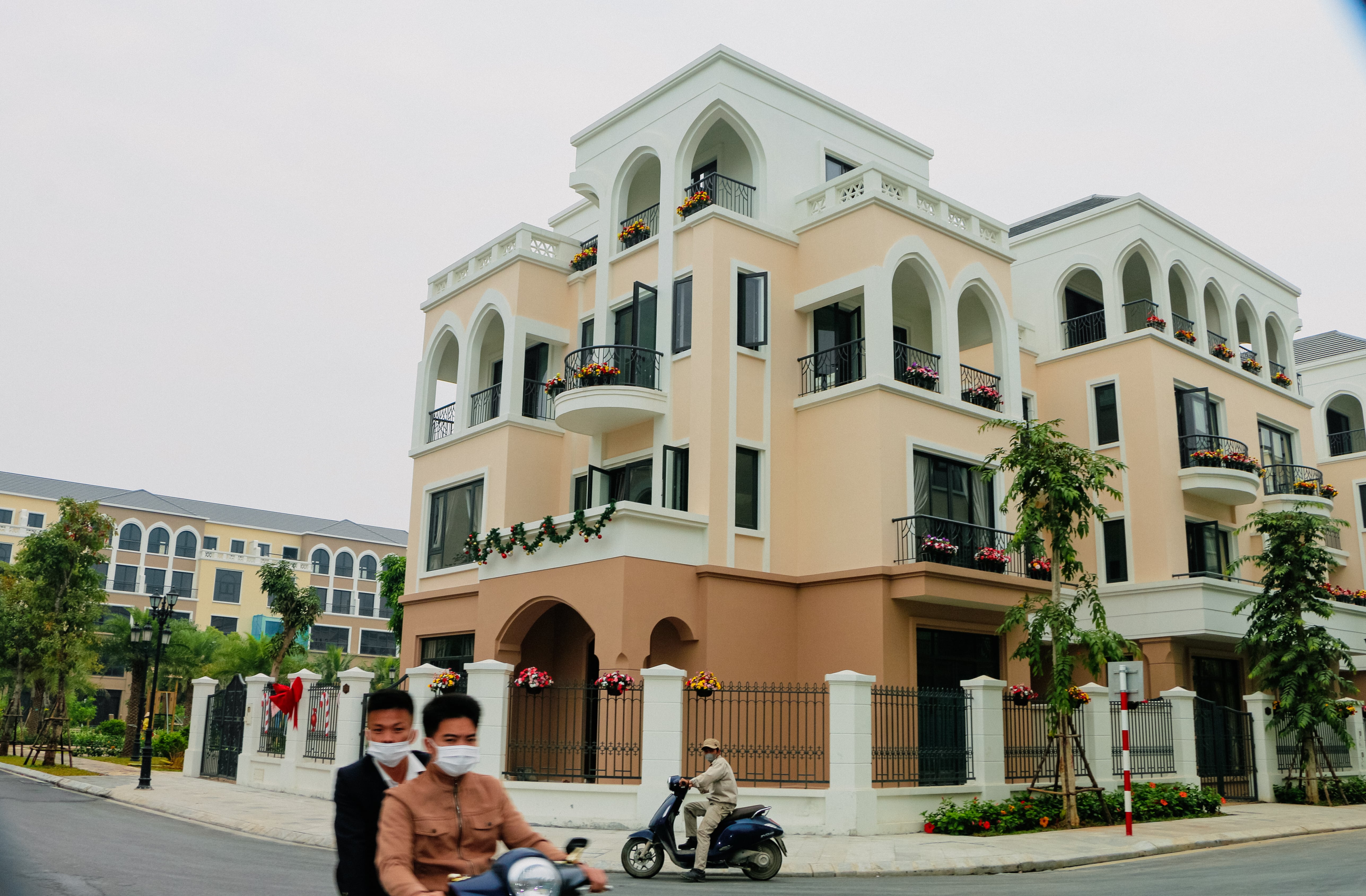 Cần thuê biệt thự đơn lập 225m2 đường Cọ Xanh 17 Vinhomes Ocean Park 2 The Empire - Hướng Đông Nam