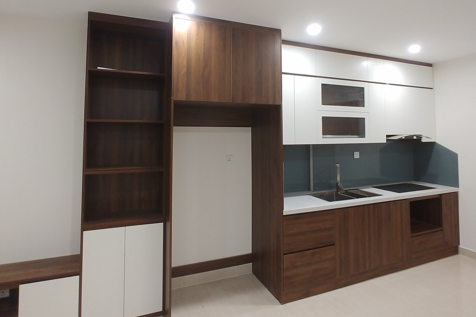 Cho thuê căn 2 phòng ngủ view Bể bơi + VinUni tòa S2.03 Vinhomes Ocean Park