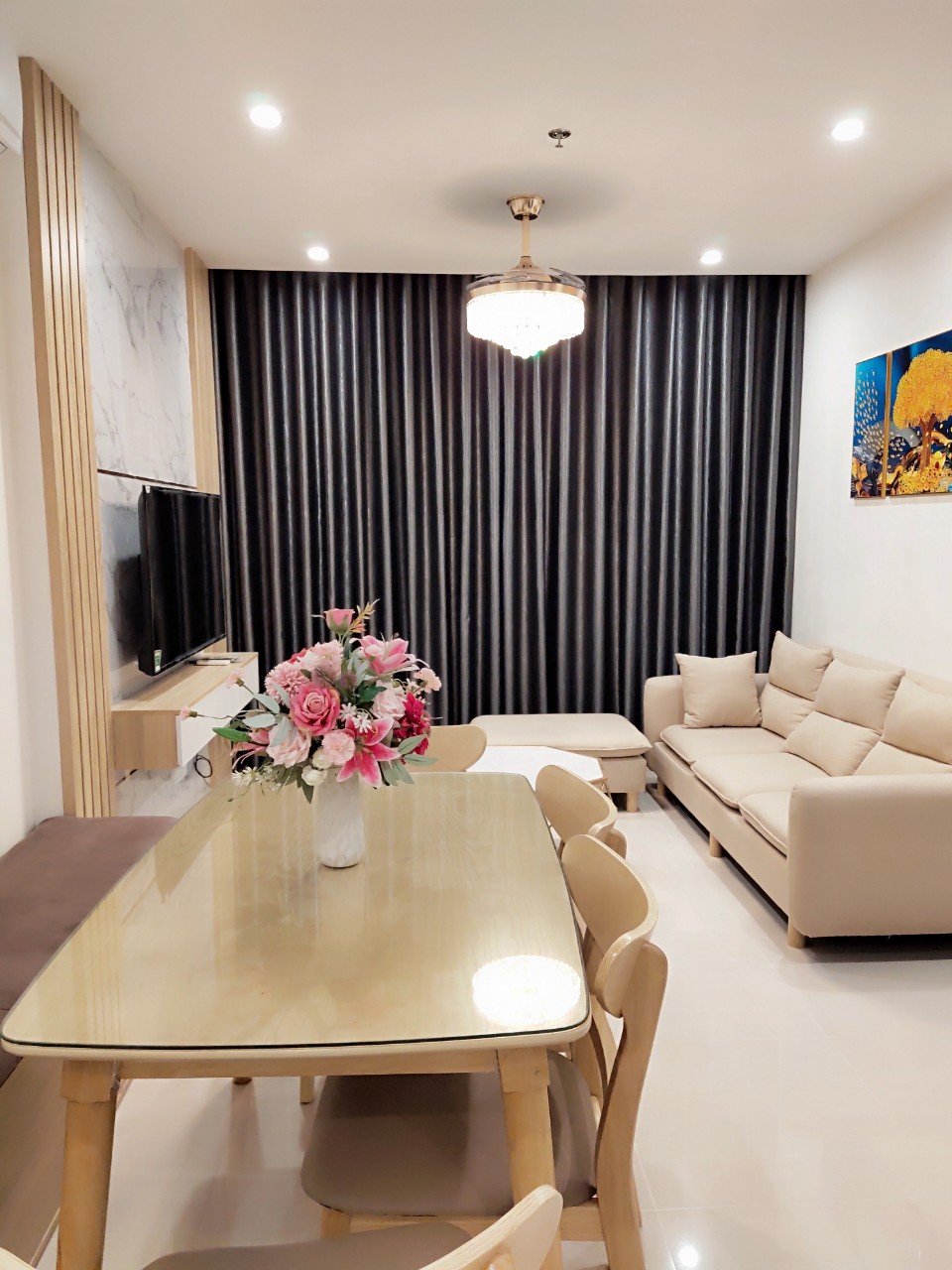 Cho thuê căn hộ 2 ngủ view nội khu tòa R1.08 Vinhomes Ocean Park