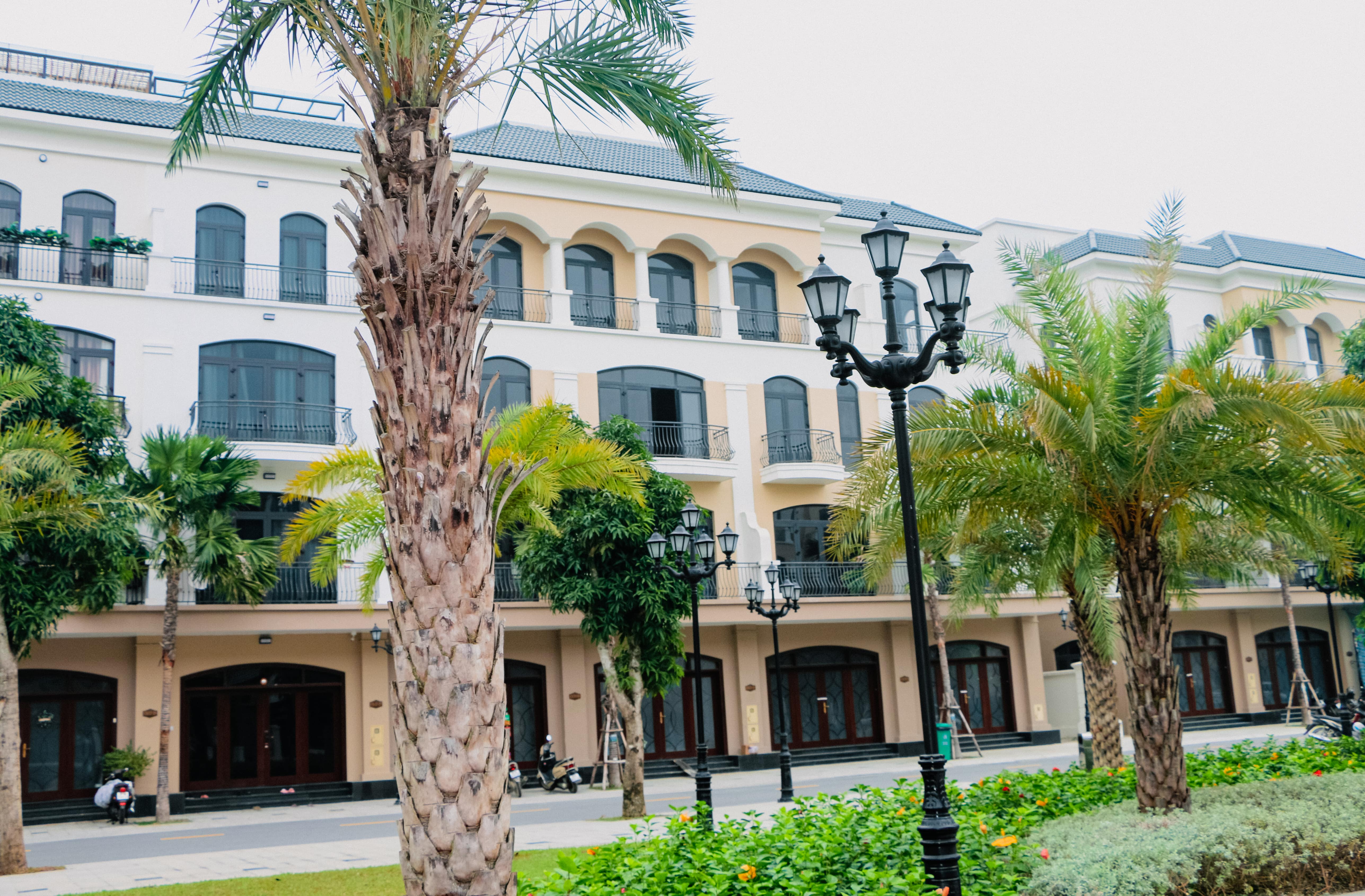 Cho thuê nhà liền kề căn góc view Mega Complex, đường Chà Là 5, 106m2, Vinhomes Ocean Park 2