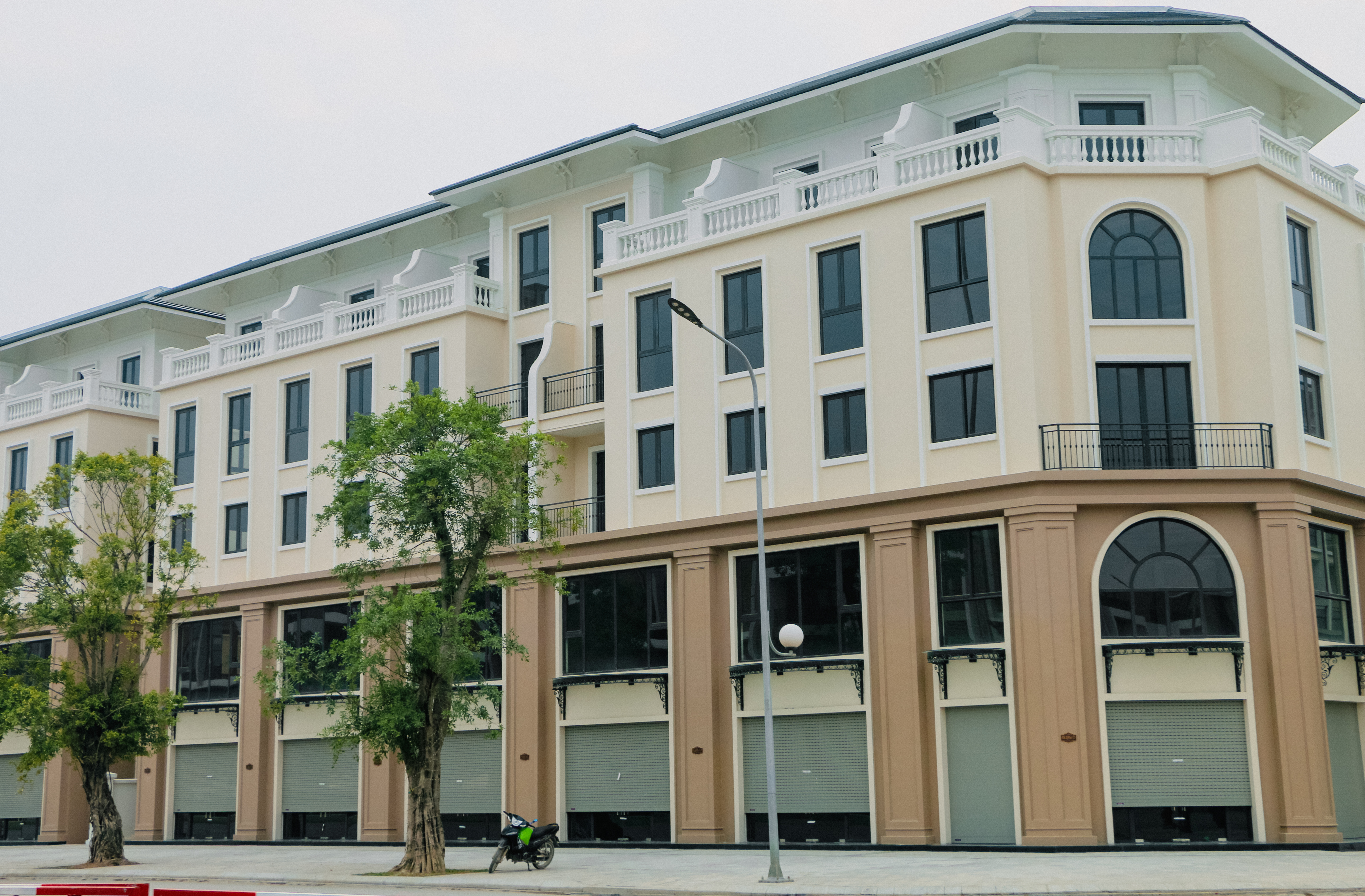 Cho thuê nhà phố shophouse Ánh Dương 2, căn góc, gần sân chơi thể thao, 145m2, Vinhomes Ocean Park 3