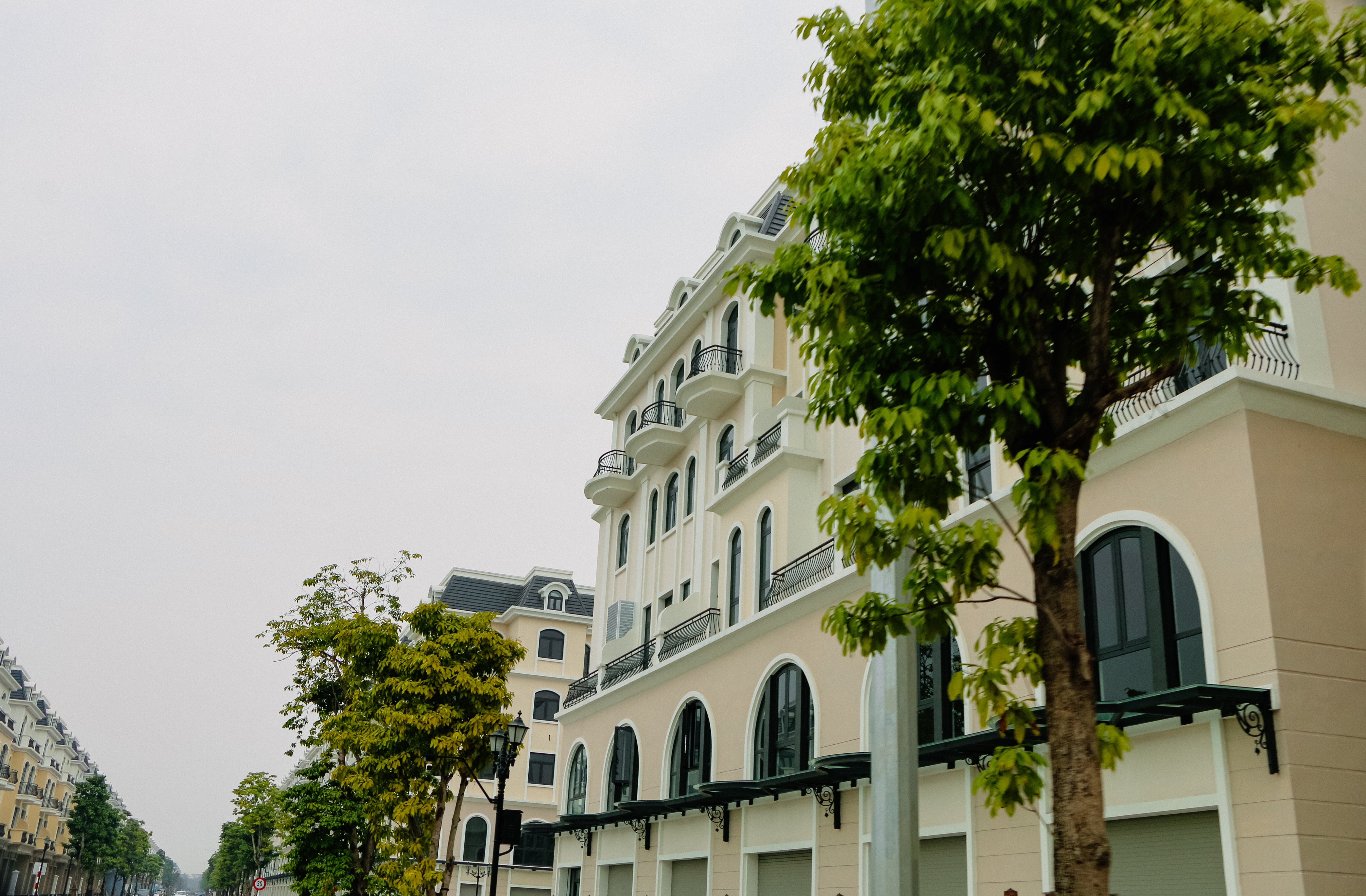 Cho thuê shophouse Sao Biển 12 Vinhomes Ocean Park 2 The Empire - DT: 142m2 x 4 tầng, đối diện Trung tâm Empire Park