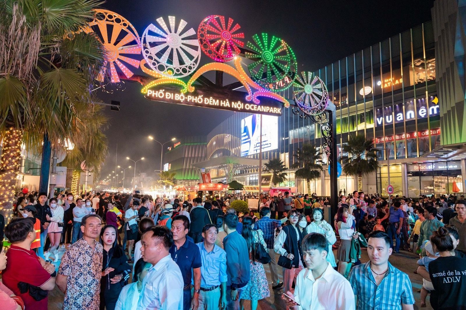 Phố đi bộ - phố đêm Ocean Park, Camping & Cafe bãi biển, Lagoon Football Festival