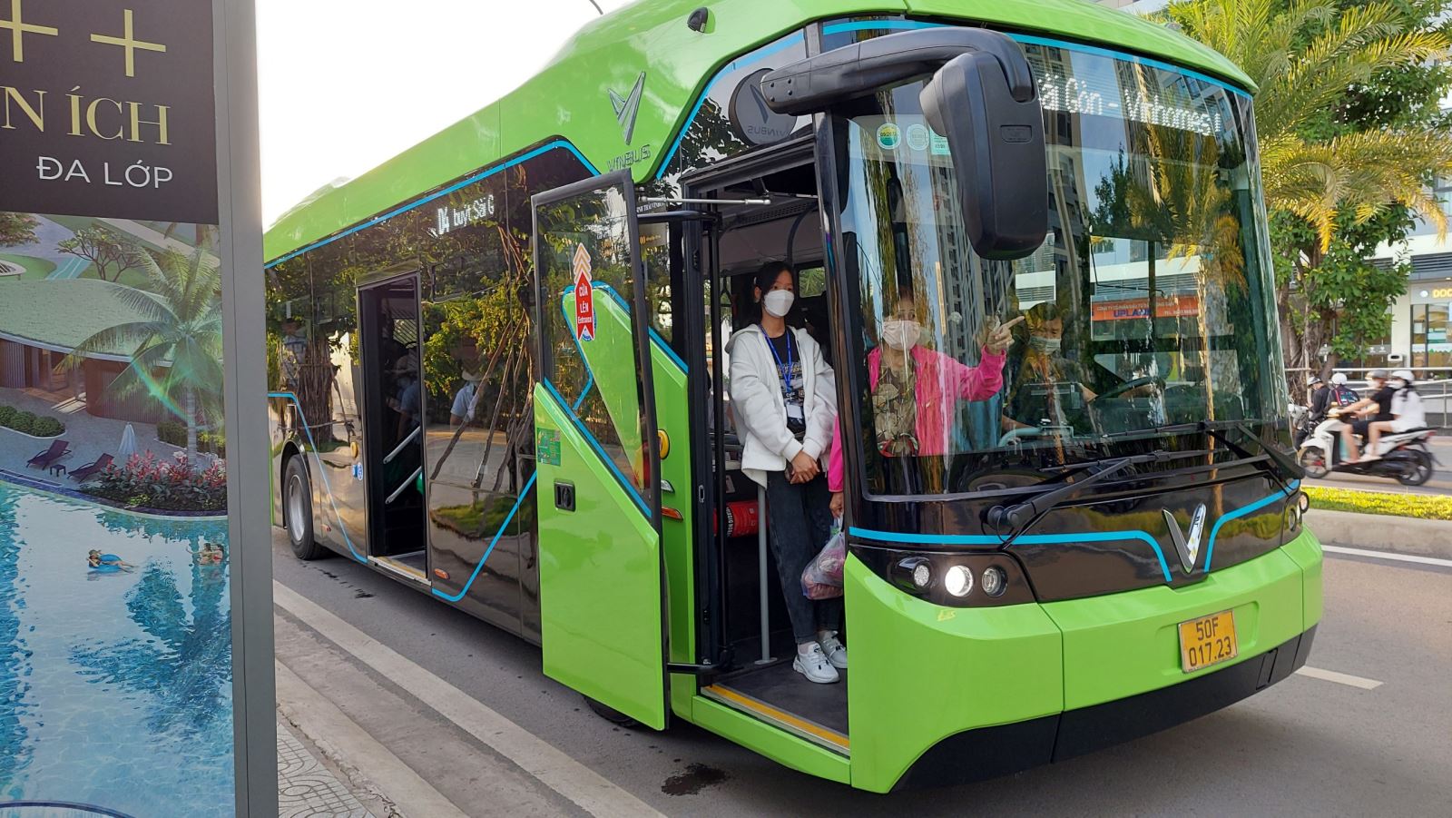 Di chuyển bằng Vinbus